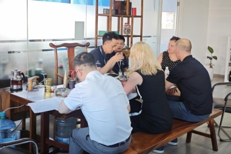 國外客戶蒞臨我司考察，深化外貿交流與合作