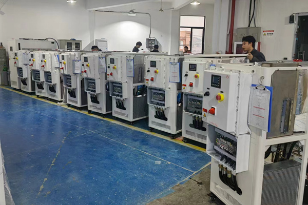 水冷式低溫冷凍機為什么會漏水？怎么解決？